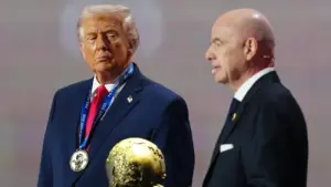 Enges Verhältnis zu Trump: US-Politiker zitiert Infantino vor Ausschuss - "Rote Karte für Korruption"