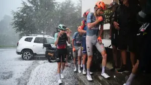 Hagel und Sturm in den Pyrenäen: 3. Etappe der Vuelta abgebrochen