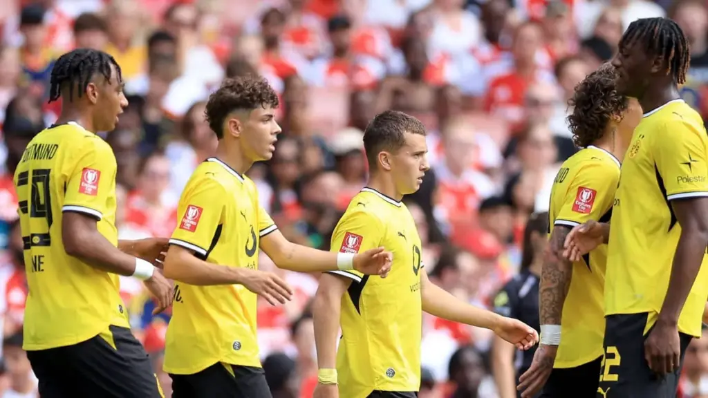 BVB Mega-Tor von Dortmunds neuem Super-Griechen Karetsas!
